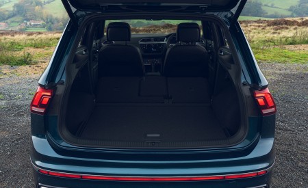 2021 Volkswagen Tiguan R-Line (UK-Spec) Trunk Wallpapers 450x275 (112)