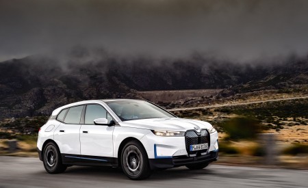 2022 BMW iX Front Three-Quarter Wallpapers  450x275 (73)