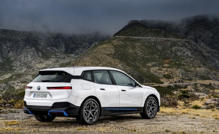 2022 BMW iX Rear Three-Quarter Wallpapers 450x275 (79)