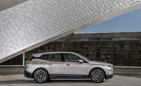 2022 BMW iX Side Wallpapers  450x275 (48)
