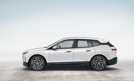 2022 BMW iX Side Wallpapers 450x275 (89)
