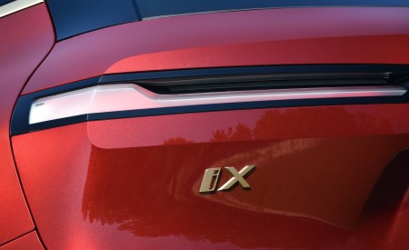 2022 BMW iX with Sport Package Badge Wallpapers 450x275 (17)