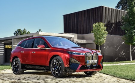2022 BMW iX with Sport Package Front Three-Quarter Wallpapers 450x275 (12)