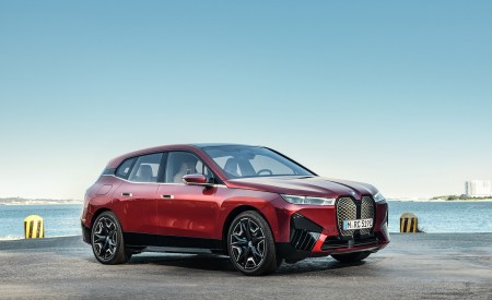 2022 BMW iX with Sport Package Front Three-Quarter Wallpapers 450x275 (7)
