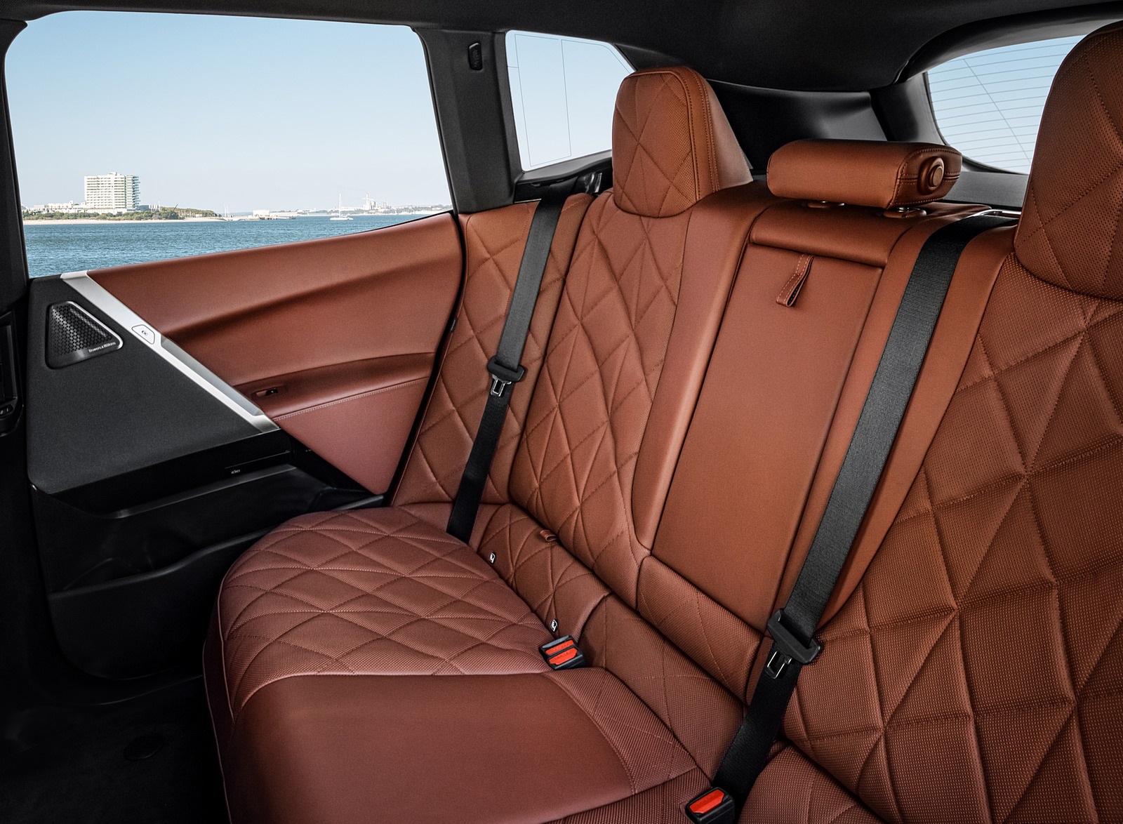 2022 BMW iX with Sport Package Interior Rear Seats Wallpapers #29 of 164