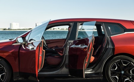 2022 BMW iX with Sport Package Interior Wallpapers 450x275 (10)