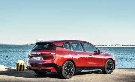 2022 BMW iX with Sport Package Rear Three-Quarter Wallpapers 450x275 (9)