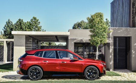 2022 BMW iX with Sport Package Side Wallpapers 450x275 (16)