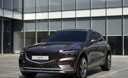 2022 Genesis GV70 Front Three-Quarter Wallpapers 450x275 (7)