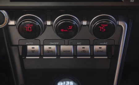 2022 Subaru BRZ Central Console Wallpapers 450x275 (47)