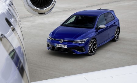 2022 Volkswagen Golf R Front Three-Quarter Wallpapers 450x275 (55)