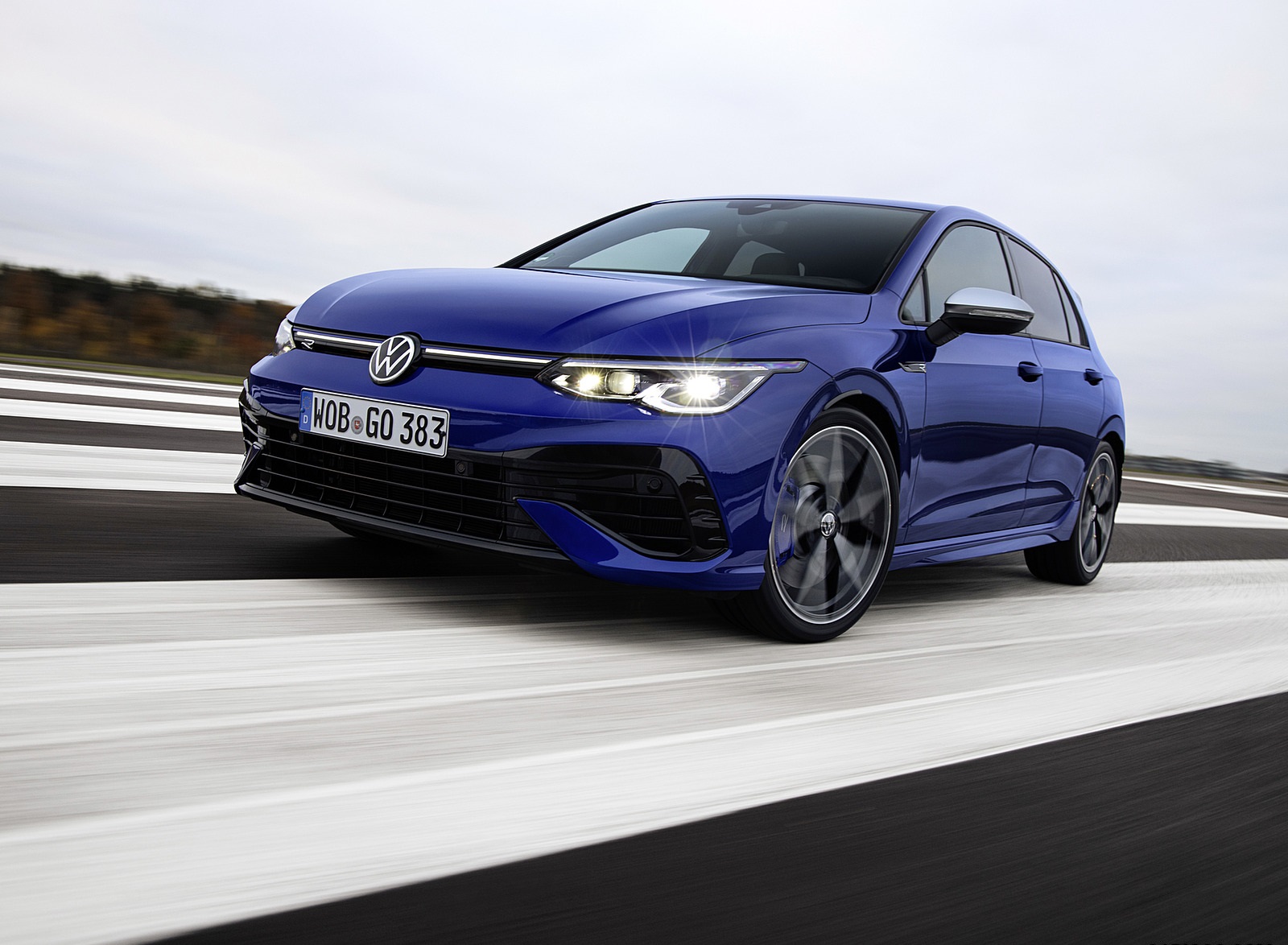 2022 Volkswagen Golf R Front Three-Quarter Wallpapers (2)