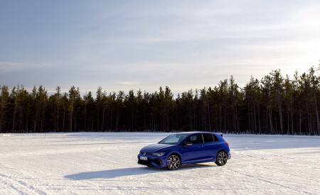 2022 Volkswagen Golf R Front Three-Quarter Wallpapers 450x275 (21)