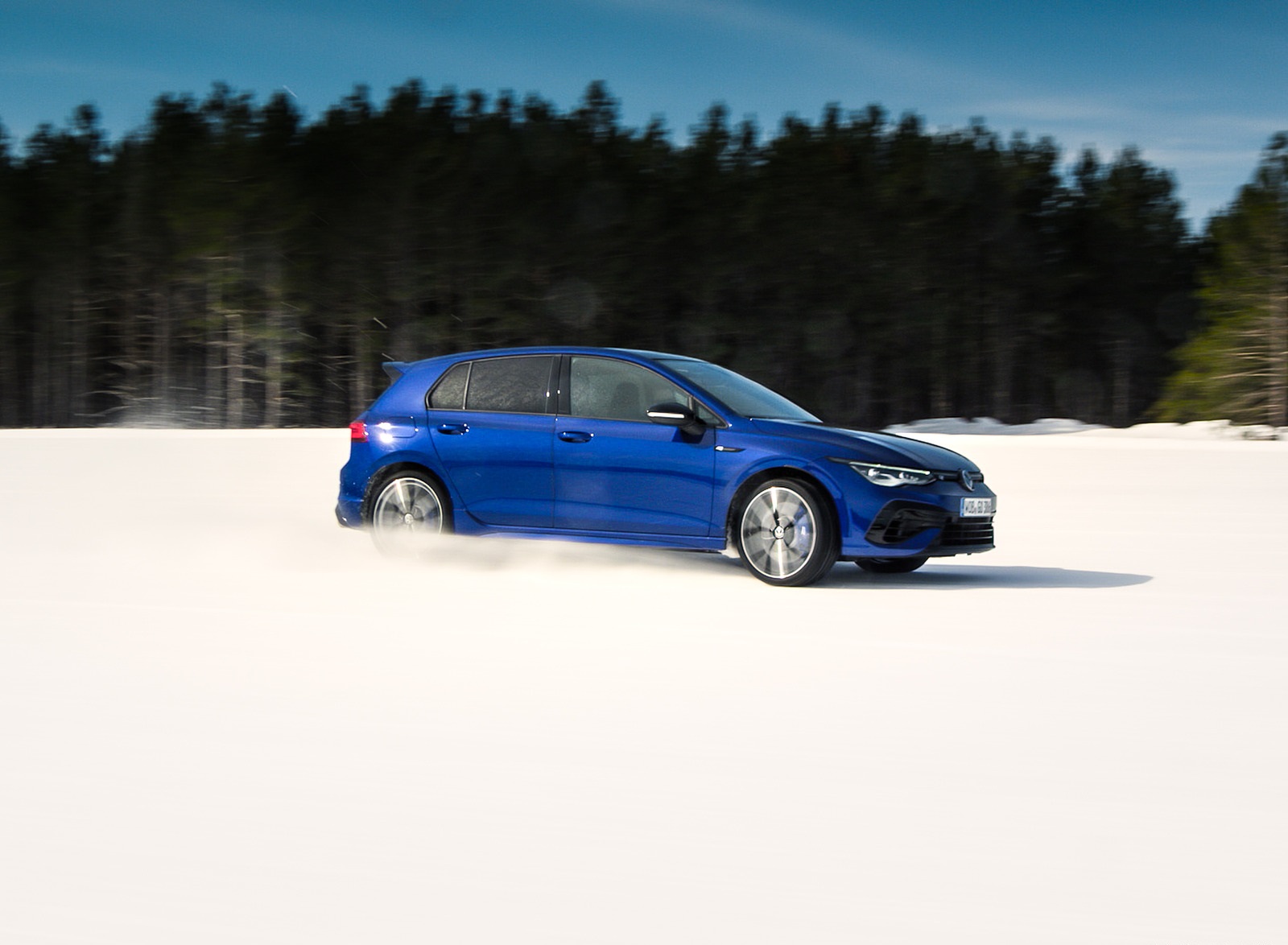 2022 Volkswagen Golf R Front Three-Quarter Wallpapers  (9)