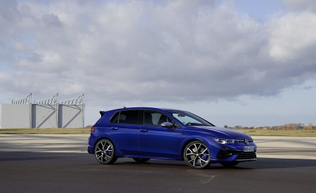 2022 Volkswagen Golf R Front Three-Quarter Wallpapers 450x275 (57)