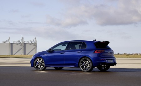 2022 Volkswagen Golf R Rear Three-Quarter Wallpapers 450x275 (59)