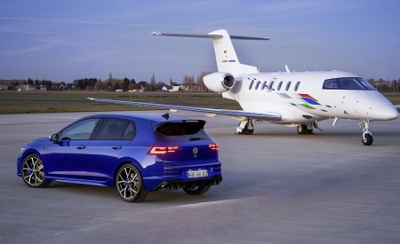 2022 Volkswagen Golf R Rear Three-Quarter Wallpapers 450x275 (60)