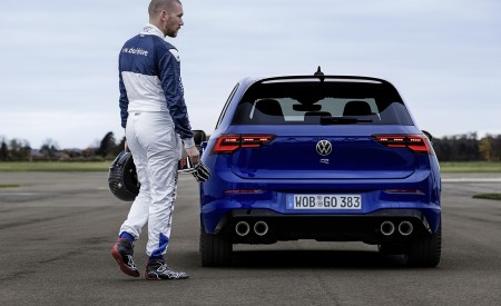 2022 Volkswagen Golf R Rear Wallpapers 450x275 (61)