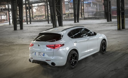 2021 Alfa Romeo Stelvio Veloce Ti Rear Three-Quarter Wallpapers 450x275 (12)