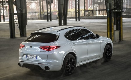 2021 Alfa Romeo Stelvio Veloce Ti Rear Three-Quarter Wallpapers 450x275 (13)