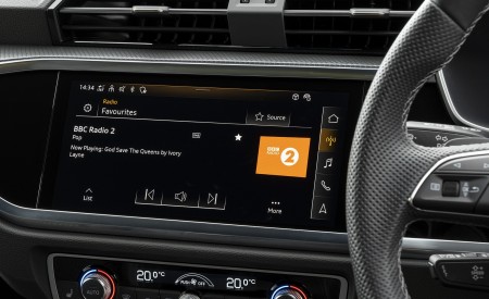 2021 Audi Q3 45 TFSI e Plug-In Hybrid (UK-Spec) Central Console Wallpapers 450x275 (57)
