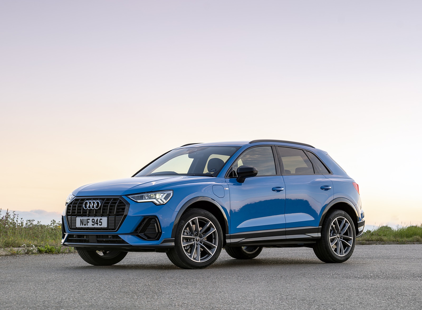 2021 Audi Q3 45 TFSI e Plug-In Hybrid (UK-Spec) Front Three-Quarter Wallpapers (14)