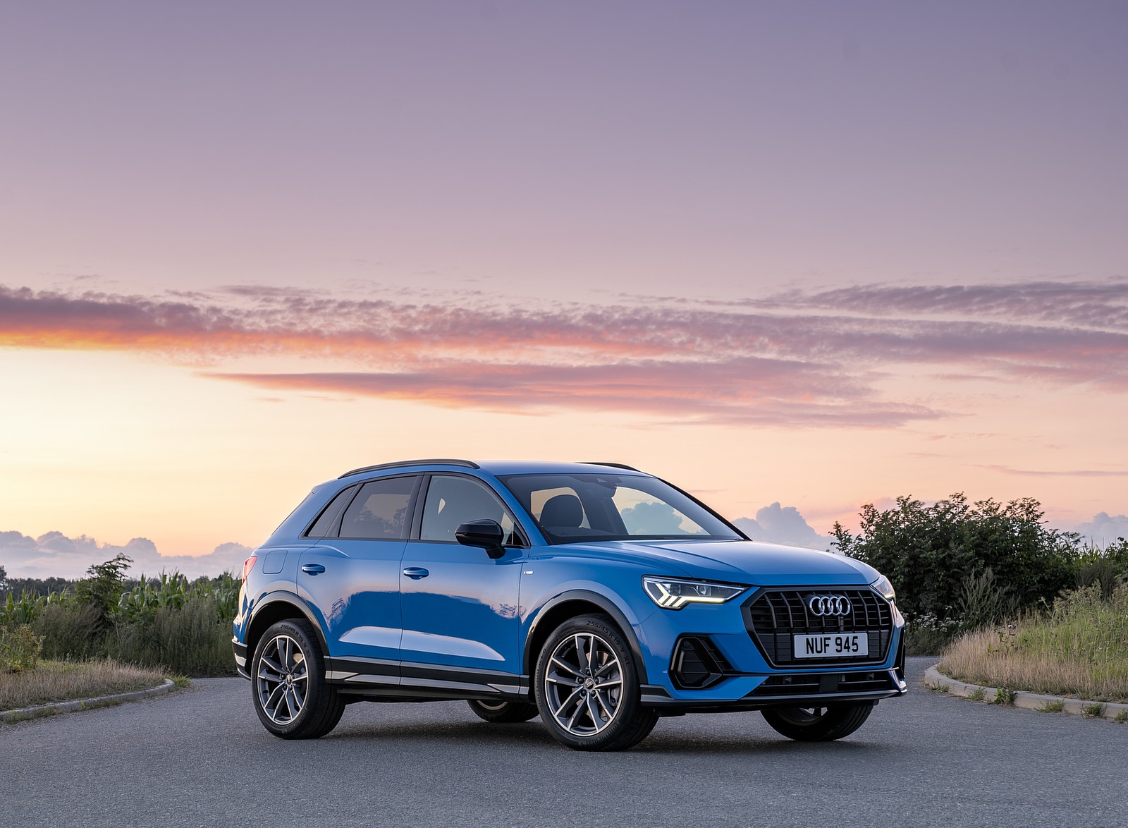 2021 Audi Q3 45 TFSI e Plug-In Hybrid (UK-Spec) Front Three-Quarter Wallpapers (15)