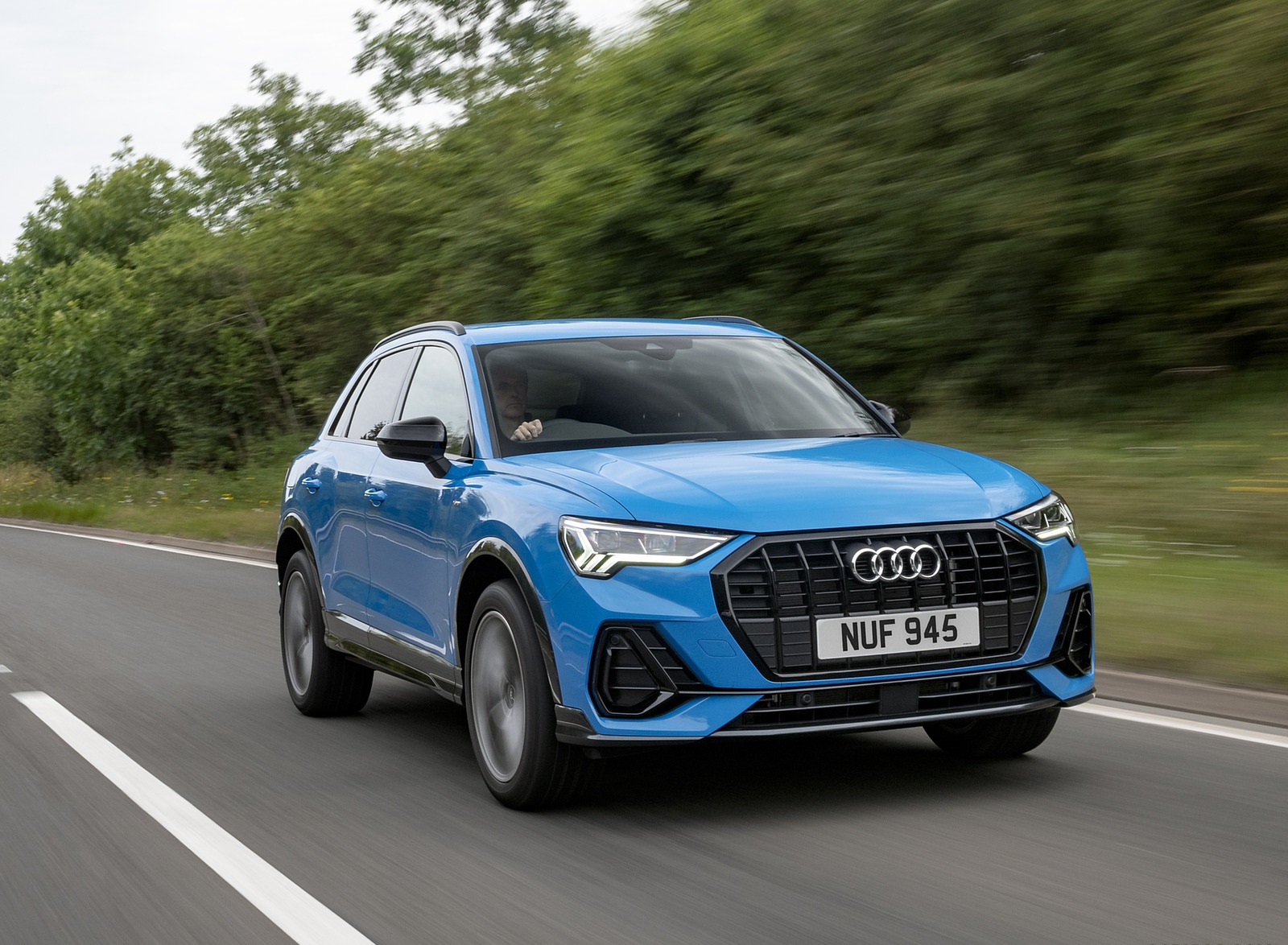 2021 Audi Q3 45 TFSI e Plug-In Hybrid (UK-Spec) Front Three-Quarter Wallpapers (2)