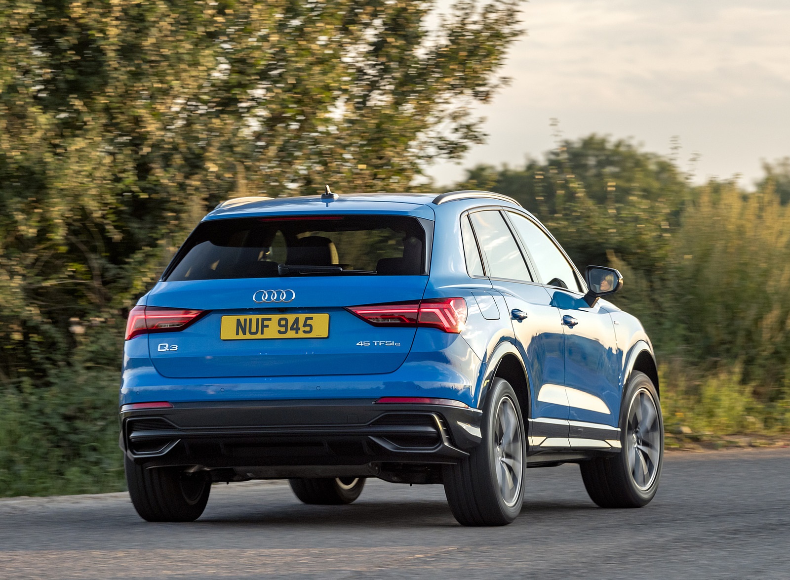 2021 Audi Q3 45 TFSI e Plug-In Hybrid (UK-Spec) Rear Three-Quarter Wallpapers (7)