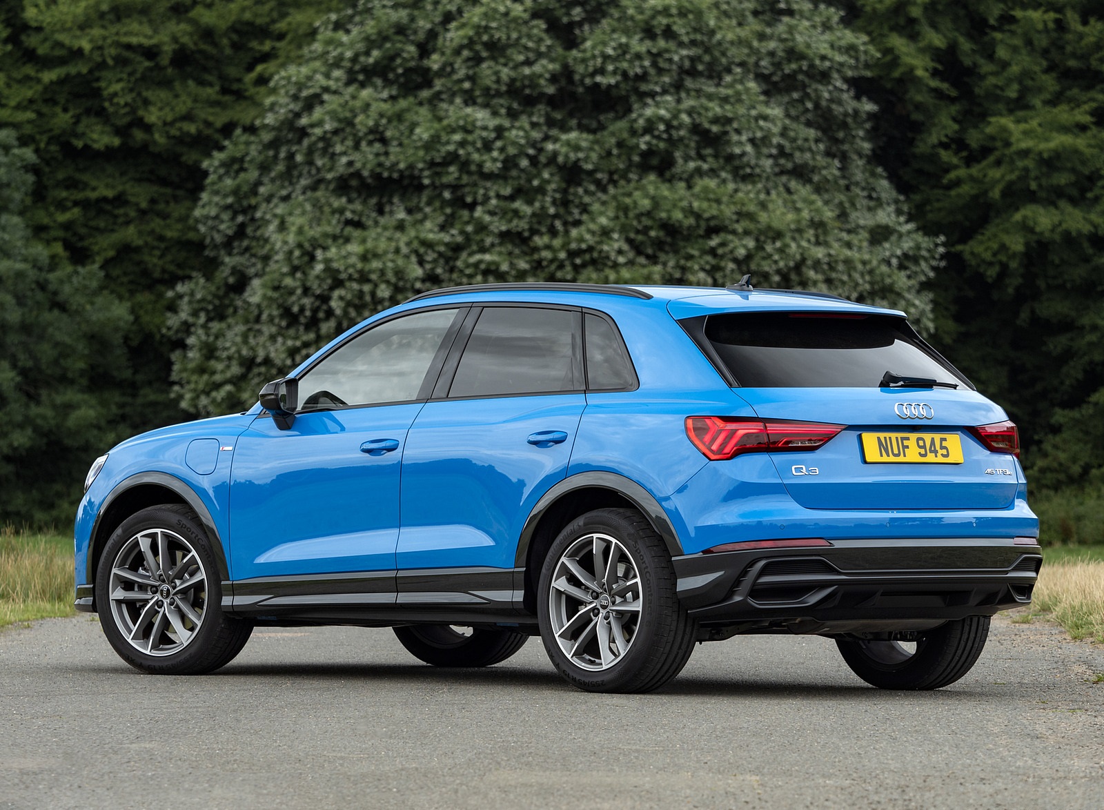 2021 Audi Q3 45 TFSI e Plug-In Hybrid (UK-Spec) Rear Three-Quarter Wallpapers (13)