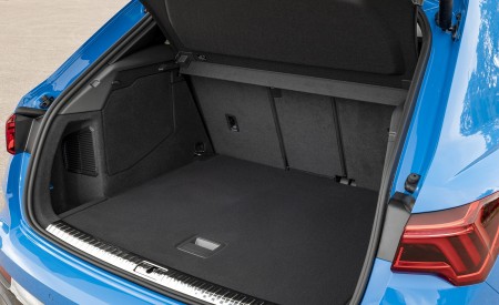 2021 Audi Q3 45 TFSI e Plug-In Hybrid (UK-Spec) Trunk Wallpapers 450x275 (72)