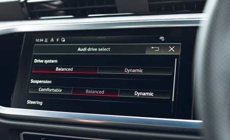 2021 Audi Q3 Sportback 45 TFSI e Plug-In Hybrid (Color: Dew Silver; UK-Spec) Central Console Wallpapers 450x275 (77)