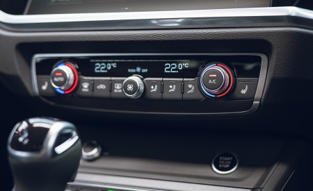 2021 Audi Q3 Sportback 45 TFSI e Plug-In Hybrid (Color: Dew Silver; UK-Spec) Central Console Wallpapers  450x275 (73)