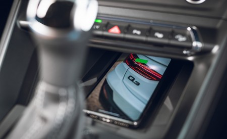2021 Audi Q3 Sportback 45 TFSI e Plug-In Hybrid (Color: Dew Silver; UK-Spec) Central Console Wallpapers 450x275 (72)