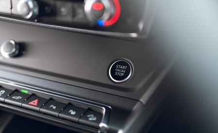 2021 Audi Q3 Sportback 45 TFSI e Plug-In Hybrid (Color: Dew Silver; UK-Spec) Central Console Wallpapers 450x275 (71)