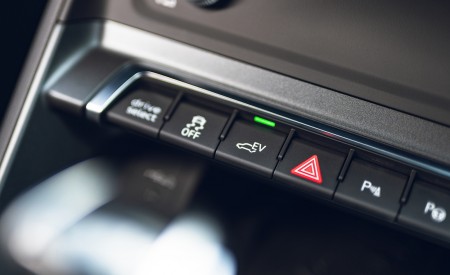 2021 Audi Q3 Sportback 45 TFSI e Plug-In Hybrid (Color: Dew Silver; UK-Spec) Central Console Wallpapers 450x275 (70)