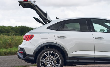 2021 Audi Q3 Sportback 45 TFSI e Plug-In Hybrid (Color: Dew Silver; UK-Spec) Detail Wallpapers 450x275 (43)