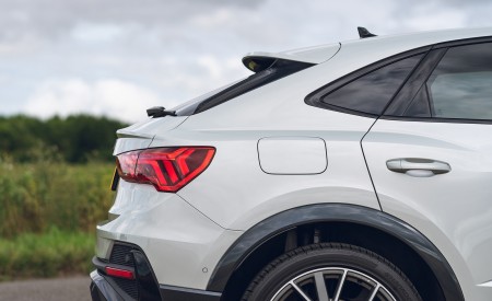 2021 Audi Q3 Sportback 45 TFSI e Plug-In Hybrid (Color: Dew Silver; UK-Spec) Detail Wallpapers 450x275 (44)