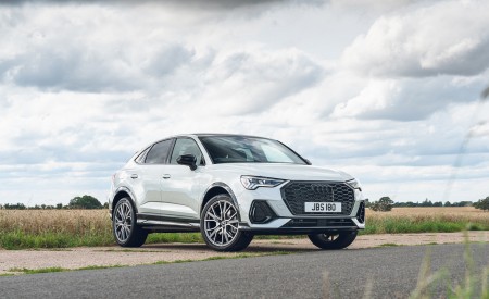 2021 Audi Q3 Sportback 45 TFSI e Plug-In Hybrid (Color: Dew Silver; UK-Spec) Front Three-Quarter Wallpapers 450x275 (22)
