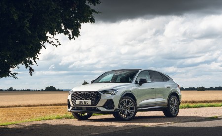 2021 Audi Q3 Sportback 45 TFSI e Plug-In Hybrid (Color: Dew Silver; UK-Spec) Front Three-Quarter Wallpapers 450x275 (31)