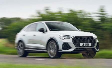 2021 Audi Q3 Sportback 45 TFSI e Plug-In Hybrid (Color: Dew Silver; UK-Spec) Front Three-Quarter Wallpapers 450x275 (19)
