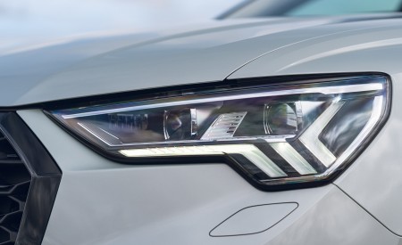 2021 Audi Q3 Sportback 45 TFSI e Plug-In Hybrid (Color: Dew Silver; UK-Spec) Headlight Wallpapers 450x275 (38)