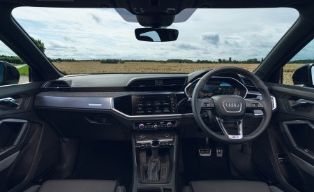 2021 Audi Q3 Sportback 45 TFSI e Plug-In Hybrid (Color: Dew Silver; UK-Spec) Interior Cockpit Wallpapers 450x275 (53)