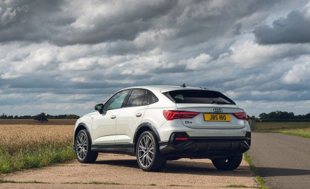 2021 Audi Q3 Sportback 45 TFSI e Plug-In Hybrid (Color: Dew Silver; UK-Spec) Rear Three-Quarter Wallpapers 450x275 (24)