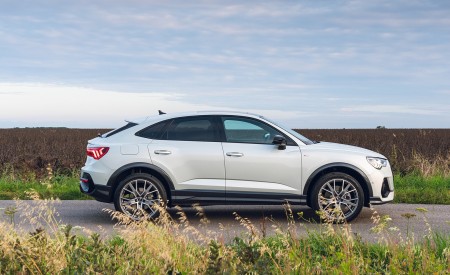 2021 Audi Q3 Sportback 45 TFSI e Plug-In Hybrid (Color: Dew Silver; UK-Spec) Side Wallpapers 450x275 (34)