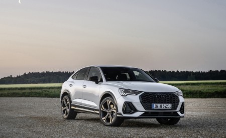 2021 Audi Q3 Sportback TFSI e Plug-In Hybrid (Color: Glacier White) Front Three-Quarter Wallpapers 450x275 (92)