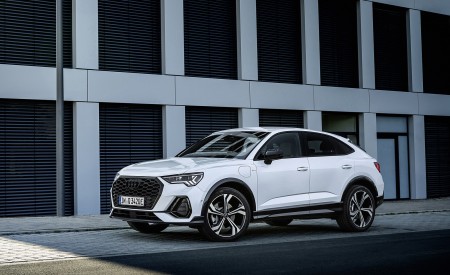 2021 Audi Q3 Sportback TFSI e Plug-In Hybrid (Color: Glacier White) Front Three-Quarter Wallpapers 450x275 (100)