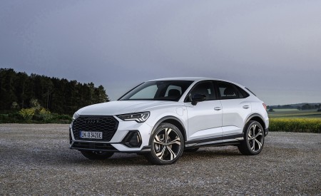 2021 Audi Q3 Sportback TFSI e Plug-In Hybrid (Color: Glacier White) Front Three-Quarter Wallpapers 450x275 (93)