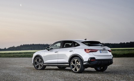 2021 Audi Q3 Sportback TFSI e Plug-In Hybrid (Color: Glacier White) Rear Three-Quarter Wallpapers 450x275 (95)