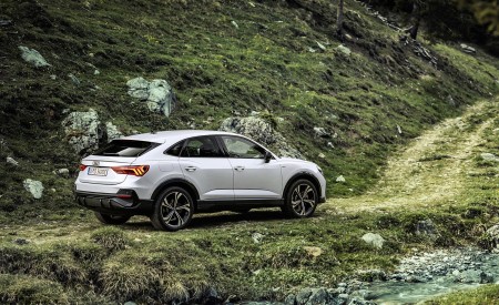 2021 Audi Q3 Sportback TFSI e Plug-In Hybrid (Color: Glacier White) Rear Three-Quarter Wallpapers  450x275 (90)
